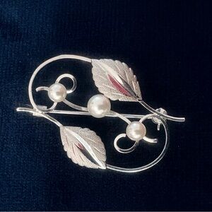 Vintage Sterling Silver, and faux pearl, Bond and Boyd broach.